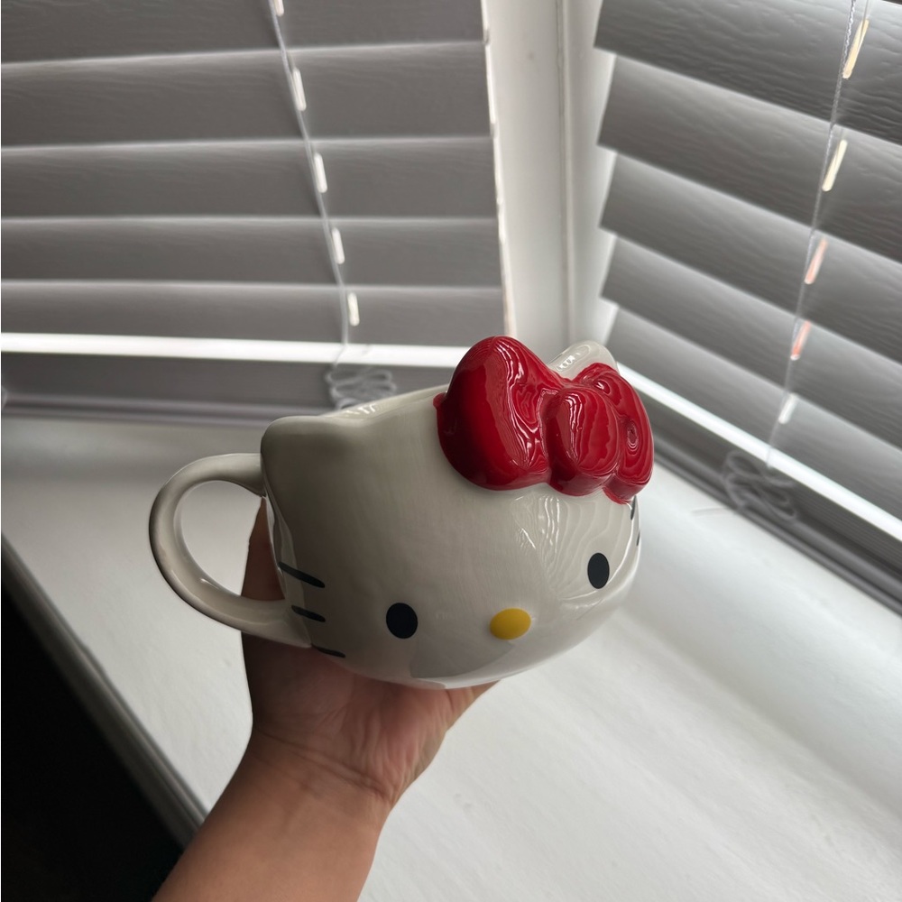 Hello Kitty Mug with Red Bow and White Finish